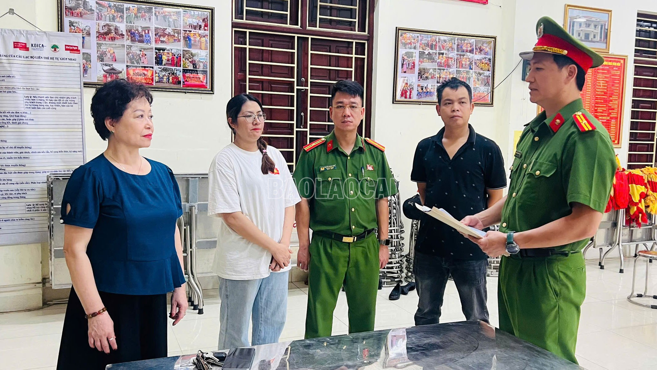 Cơ quan Cảnh sát điều tra Công an tỉnh Lào Cai thi hành lệnh khám xét nơi ở của đối tượng Trần Thị Dung. baolaocai-c_anh-1-co-quan-canh-sat-dieu-tra-cong-an-tinh-lao-cai-thi-hanh-lenh-kham-xet-noi-o-cua-doi-tuong-tran-thi-dung.jpg