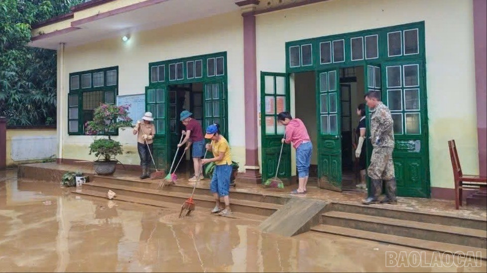 Phân Trạm Y tế Yên Sơn bị ngập úng do ảnh hưởng của hoàn lưu bão số 10. baolaocai-br_z7084933490020-0e78402bcd6015f2e295f97192b5152a.jpg