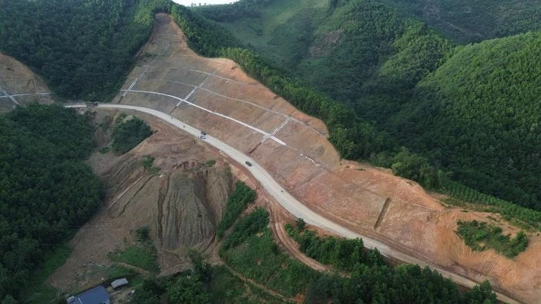 Dự án kết nối giao thông các tỉnh miền núi phía Bắc giai đoạn thi công tuyến chính.