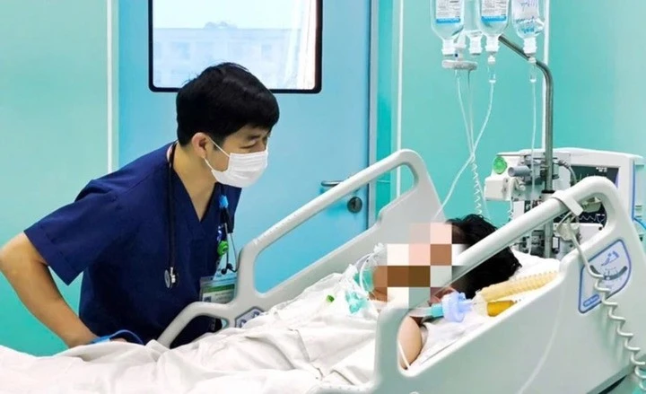 Bệnh nhân não mô cầu điều trị tại Bệnh viện Bệnh nhiệt đới Trung ương