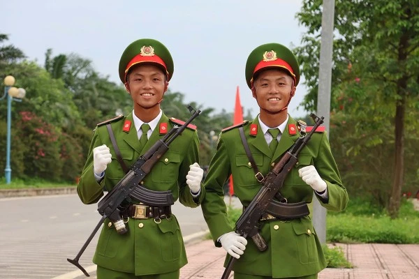 Hai anh em Trung và Kiên giống hệt nhau khiến cán bộ huấn luyện và học viên nhiều phen nhầm lẫn.