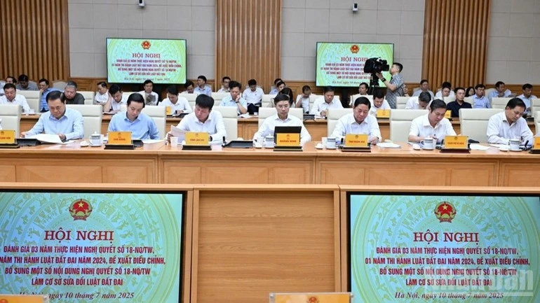 Các đại biểu tham dự hội nghị.