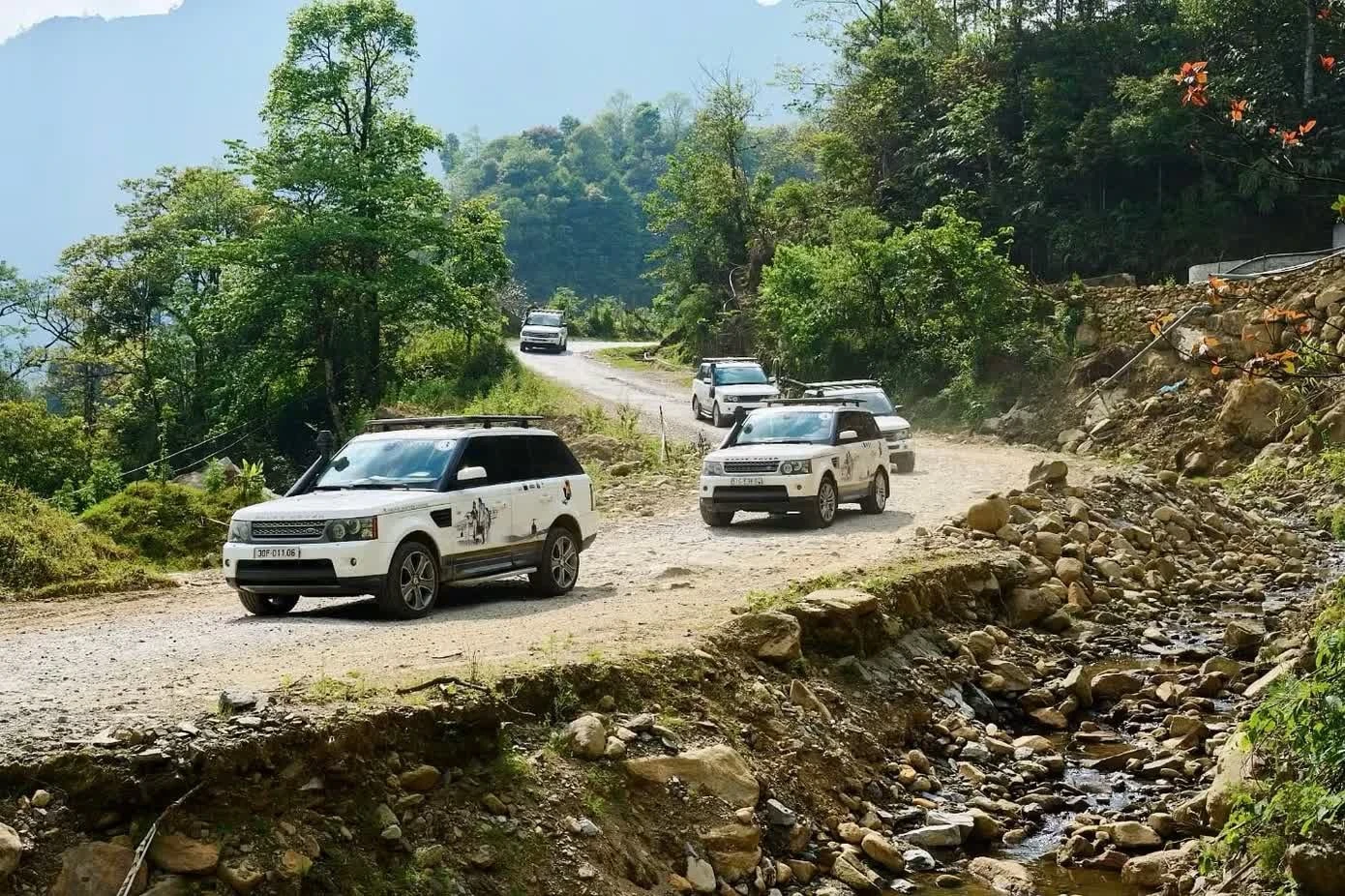 Đoàn xe Hành trình Từ Trái Tim vượt núi đến với Đồn Biên phòng Y Tý