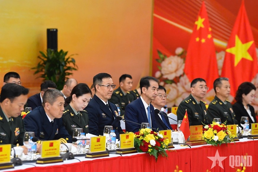 Hai bên tiến hành hội đàm.