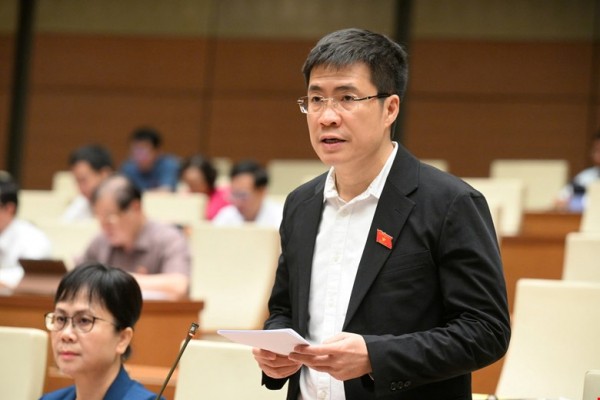 ĐBQH Hoàng Minh Hiếu. ĐBQH Hoàng Minh Hiếu.