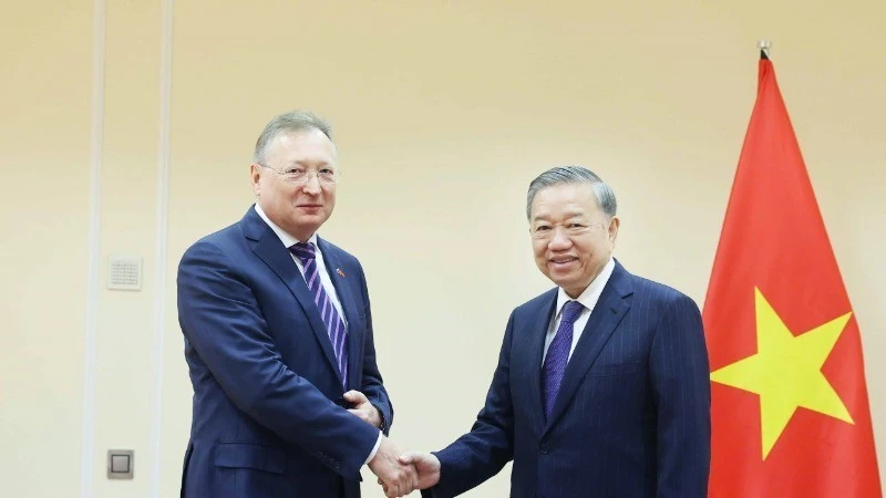 Trong chương trình thăm chính thức Liên bang Nga, sáng 11/5/2025, tại thủ đô Moskva, Tổng Bí thư Tô Lâm tiếp ông Sergei Kudryashov, Tổng Giám đốc Công ty Cổ phần Zarubezhneft.