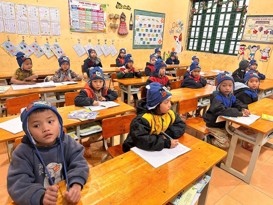 Học sinh Trường PTDTBT Tiểu học Bản Khoang (tỉnh Lào Cai). Học sinh Trường PTDTBT Tiểu học Bản Khoang (tỉnh Lào Cai).