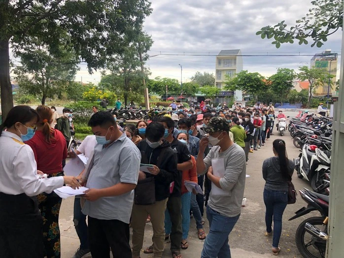 Người lao động làm thủ tục rút BHXH 1 lần tại TP Thủ Đức, TP HCM