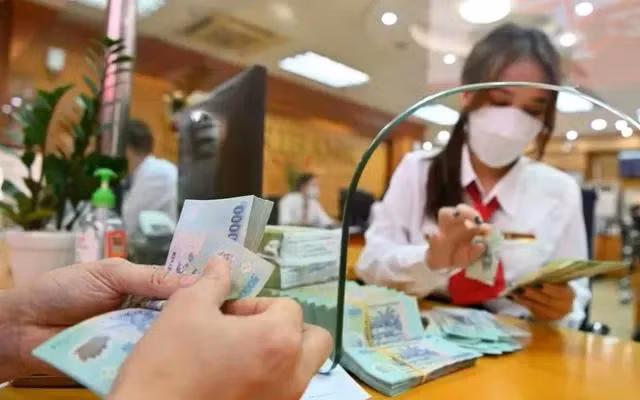 Nhiều ngân hàng dự định sẽ tăng lãi suất huy động để hút tiền gửi, đảm bảo thanh khoản.