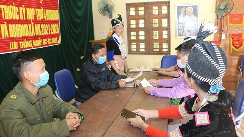 Vừ Y Dở - người phụ nữ Mông vượt qua định kiến và tập tục bản làng, trở thành Bí thư Chi bộ bản Lưu Thông, xã Lưu Kiền, huyện Tương Dương.