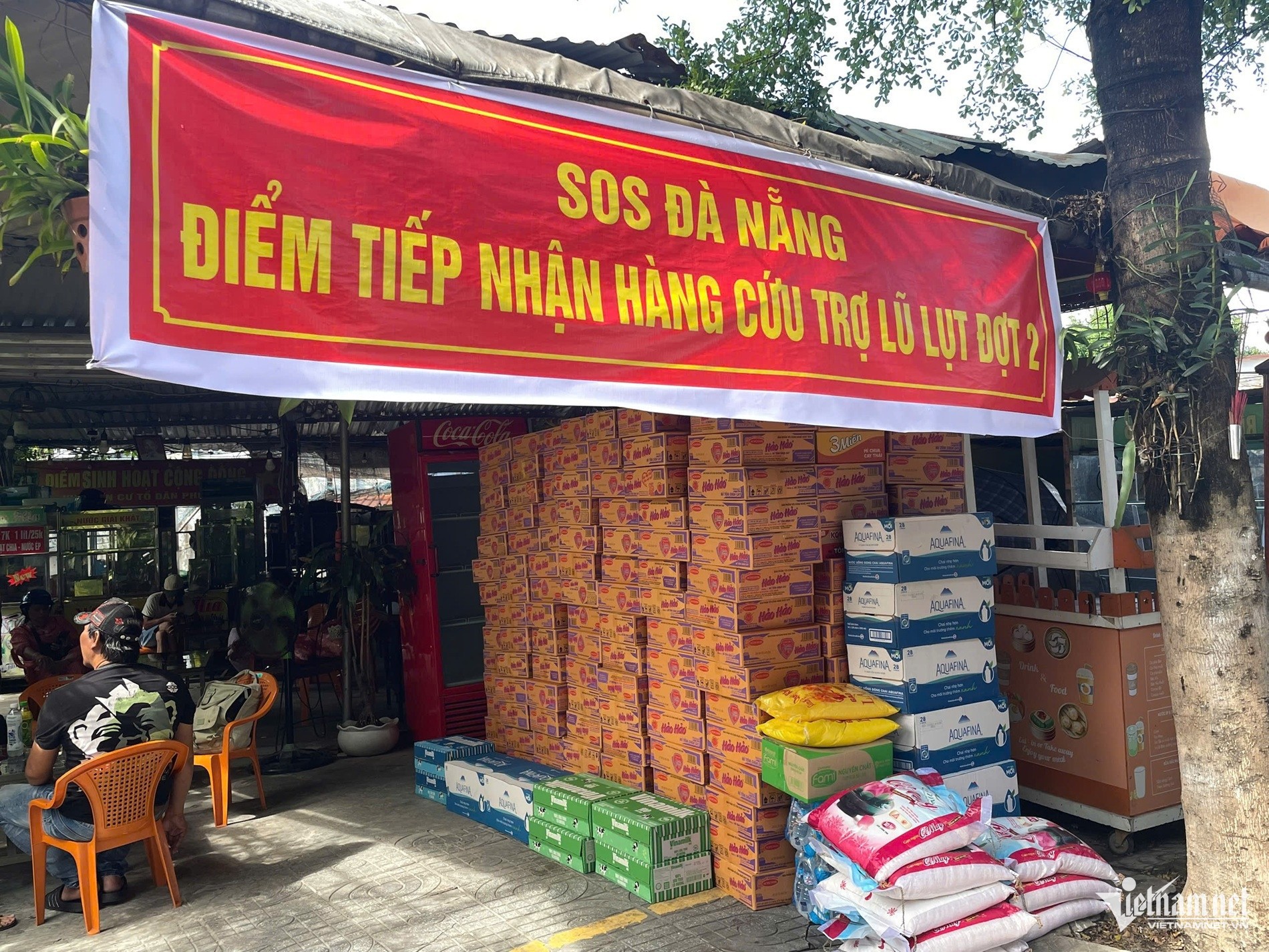 Người dân Đà Nẵng gửi hàng tấn nhu yếu phẩm cứu trợ bà con vùng lũ miền Bắc. da-nang-110.jpg