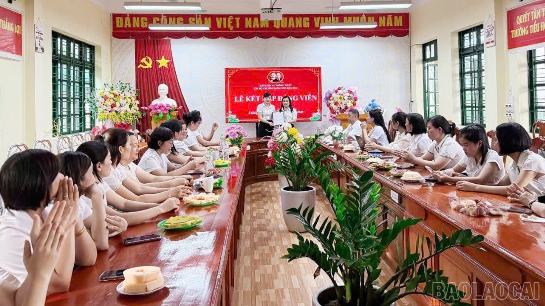 Trước khi giải thể để thực hiện sáp nhập, Đảng bộ xã Thống nhất kết nạp được 3 đảng viên trong 6 tháng đầu năm 2025. br-2.jpg