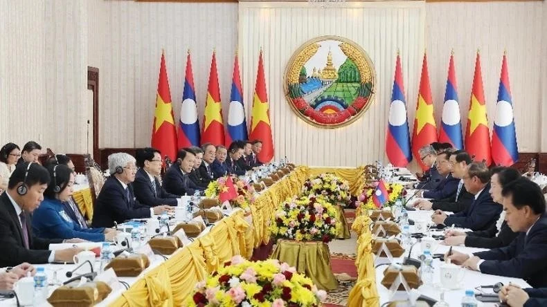 Chủ tịch nước Lương Cường hội kiến Thủ tướng Chính phủ Lào Sonexay Siphandone.