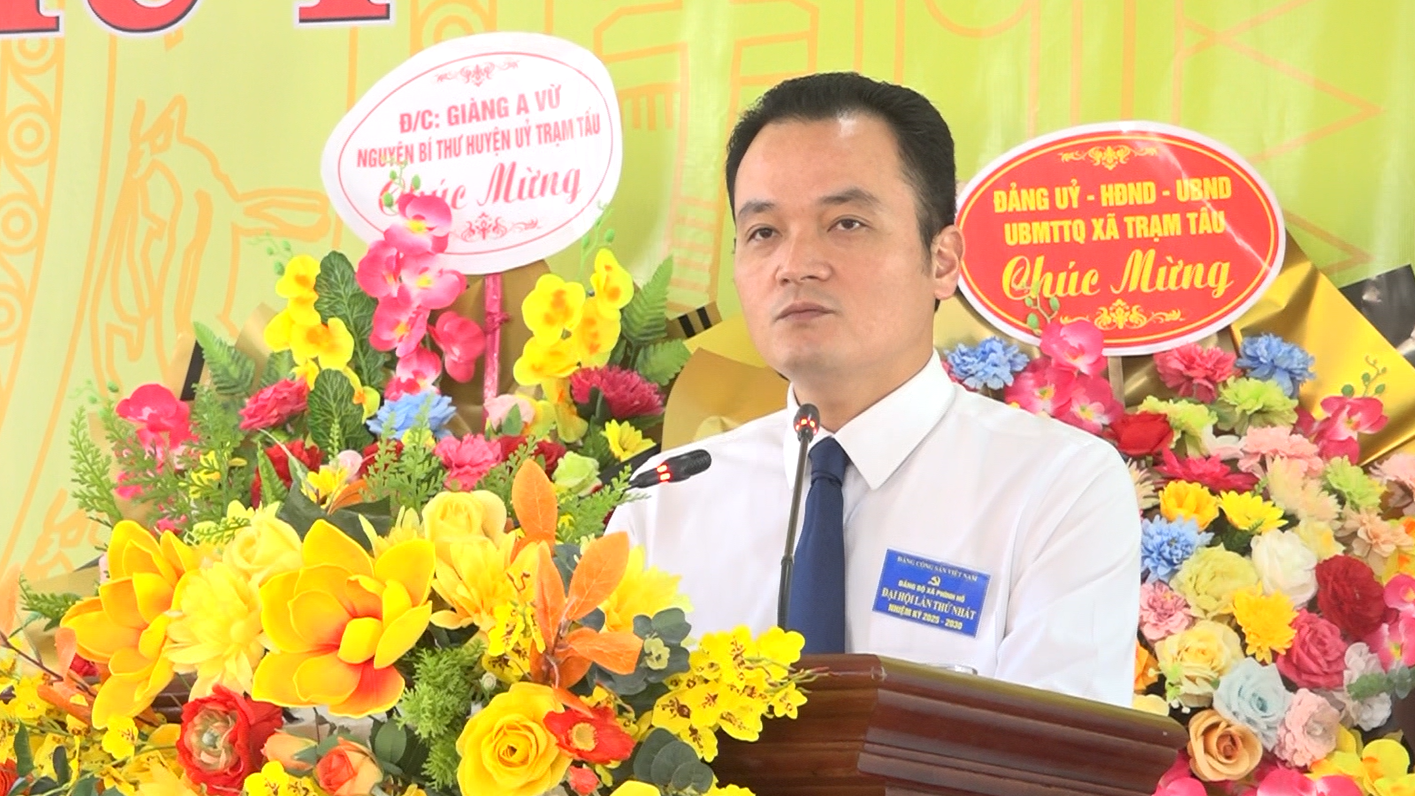 Đồng chí Giàng Quốc Hưng phát biểu chỉ đạo tại đại hội. dong-chi-giang-quoc-hung-uy-vien-btv-tinh-uy-truong-ban-noi-chinh-tinh-uy-phat-bieu-chi-dao-tai-dai-hoi-dai-bieu-xa-phinh-ho-2.png