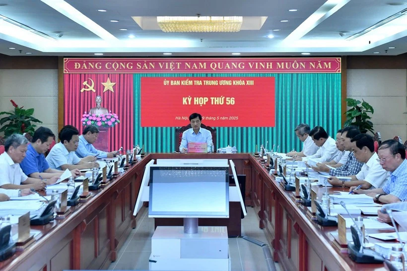 Tại các kỳ họp, Ủy ban Kiểm tra Trung ương xem xét và đề nghị cấp có thẩm quyền xem xét, thi hành kỷ luật đảng viên vi phạm.