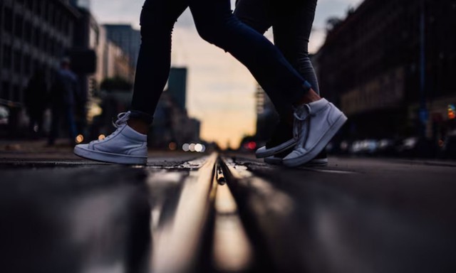 Một nghiên cứu mới cho thấy, chỉ cần đi bộ nhanh vài phút mỗi ngày cũng có thể giúp giảm nguy cơ bệnh tim và góp phần kéo dài tuổi thọ. Ảnh minh họa