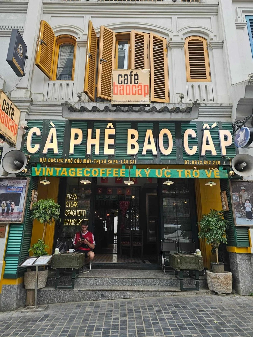 Một quán cà phê được du khách ưa chuộng ở trung tâm Sa Pa.