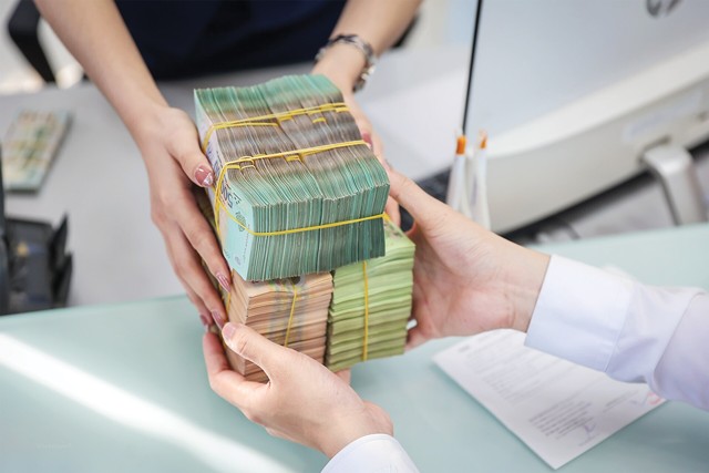 Banks will have to compete when credit growth allocation is removed. Các ngân hàng sẽ phải cạnh tranh khi bỏ phân bổ tăng trưởng tín dụng.