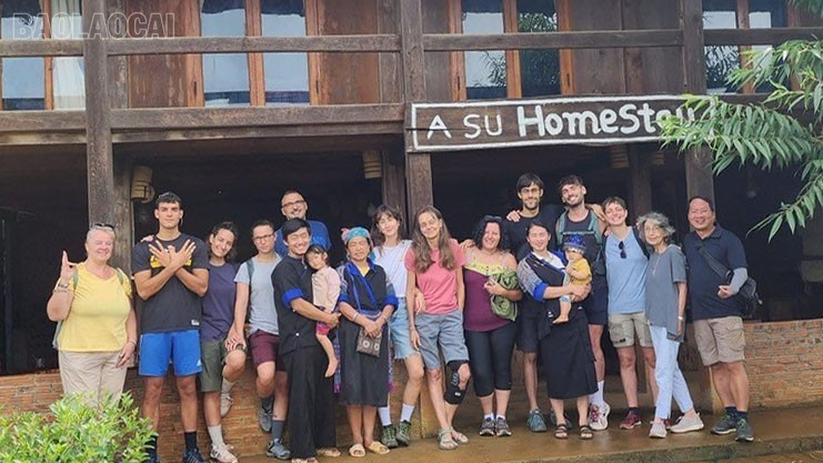 Chủ yếu các homestay ở Mù Cang Chải là cải tạo từ nhà truyền thống của người Mông. baolaocai-tl_z7036017861912-1ab746de9ef7d78de3b76d14de164c1b.jpg