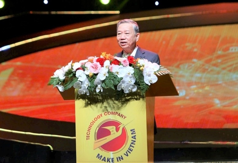Tổng Bí thư Tô Lâm phát biểu tại Diễn đàn quốc gia về doanh nghiệp công nghệ số: "Chúng ta đang tiến vào kỷ nguyên vươn mình của đất nước, trong đó khoa học, công nghệ cùng đổi mới sáng tạo sẽ là sự lựa chọn tất yếu". Tổng Bí thư Tô Lâm phát biểu tại Diễn đàn quốc gia về doanh nghiệp công nghệ số: "Chúng ta đang tiến vào kỷ nguyên vươn mình của đất nước, trong đó khoa học, công nghệ cùng đổi mới sáng tạo sẽ là sự lựa chọn tất yếu".