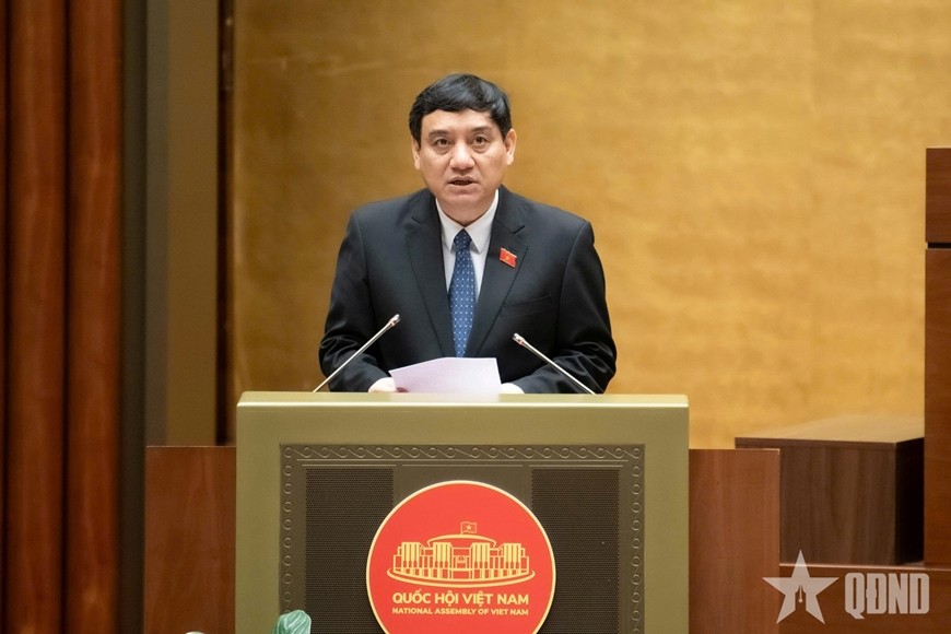 Chủ nhiệm Ủy ban Văn hóa và Xã hội của Quốc hội Nguyễn Đắc Vinh trình bày báo cáo giải trình, tiếp thu, chỉnh lý dự thảo Luật Báo chí (sửa đổi).