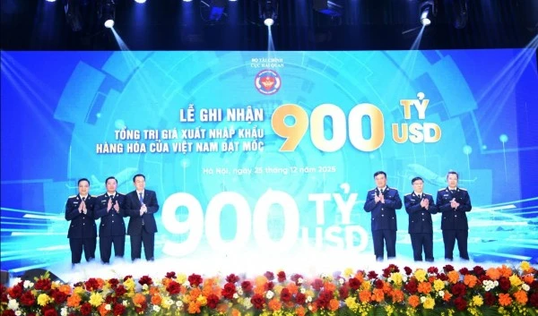 Kim ngạch xuất nhập khẩu của Việt Nam lần đầu cán mốc 920 tỷ USD.