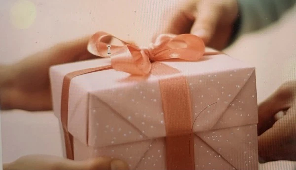 Người dân cần cảnh giác trước chiêu lừa thông qua việc tặng quà tri ân. Ảnh minh họa