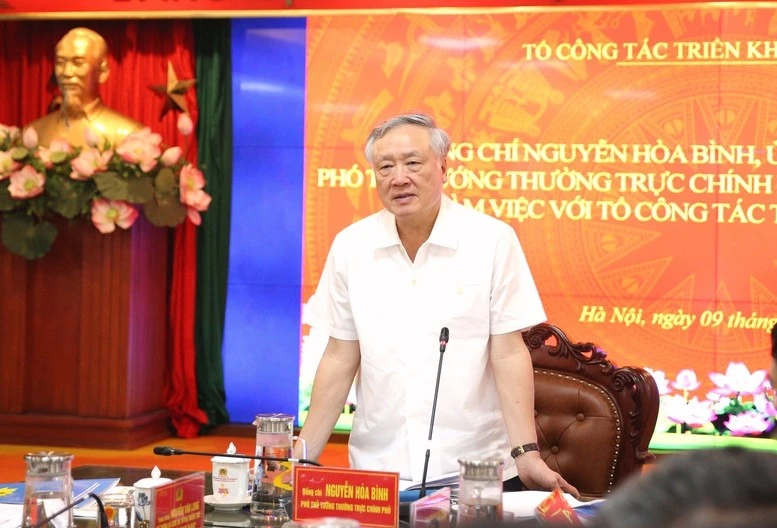 Phó Thủ tướng Thường trực Chính phủ Nguyễn Hòa Bình phát biểu tại buổi làm việc với Tổ Công tác triển khai Đề án 06 của Chính phủ.