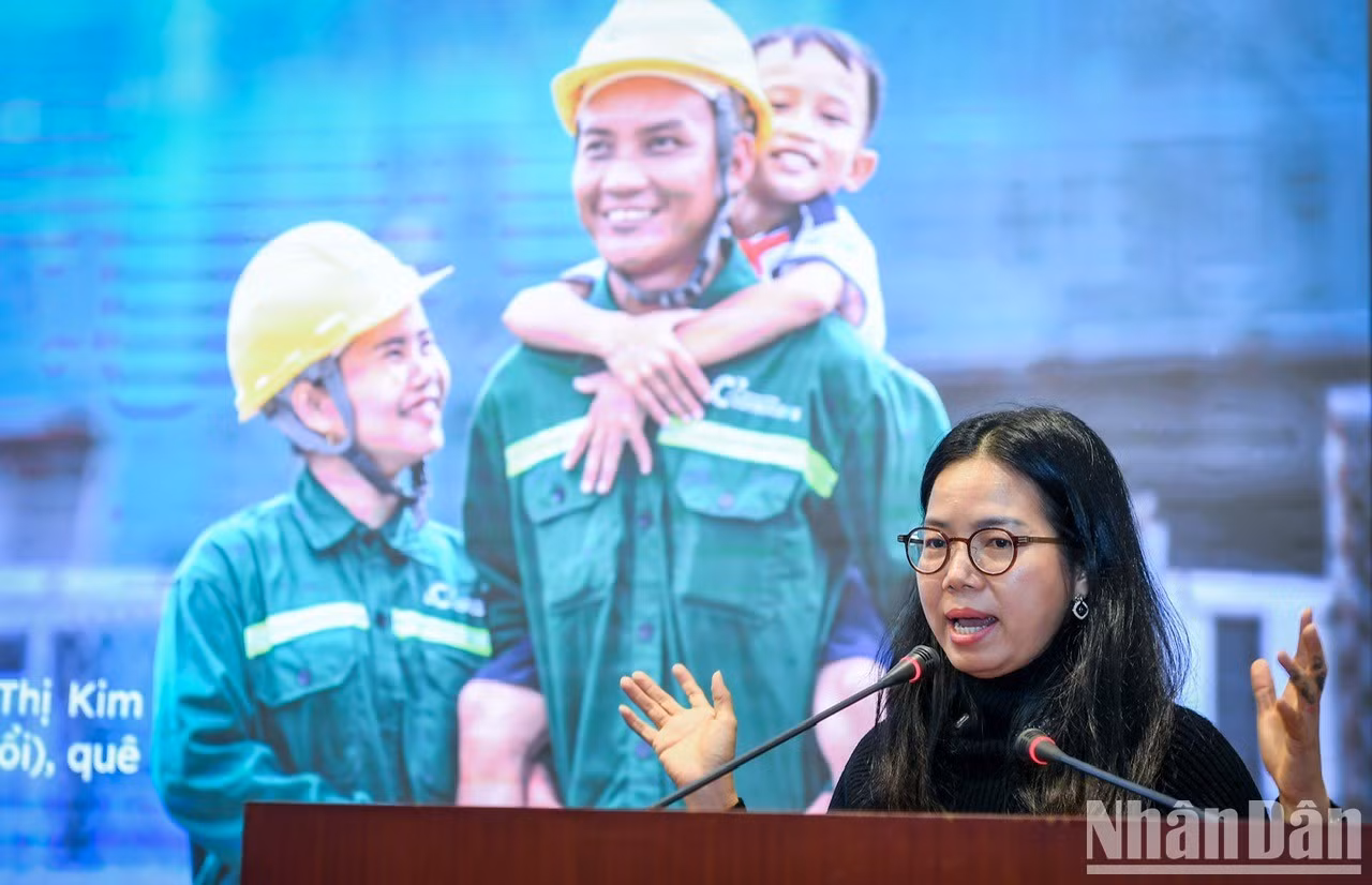 Bà Nguyễn Trình Thùy Trang, Phó Tổng Giám đốc Coteccons chia sẻ tại Lễ ra mắt chương trình.