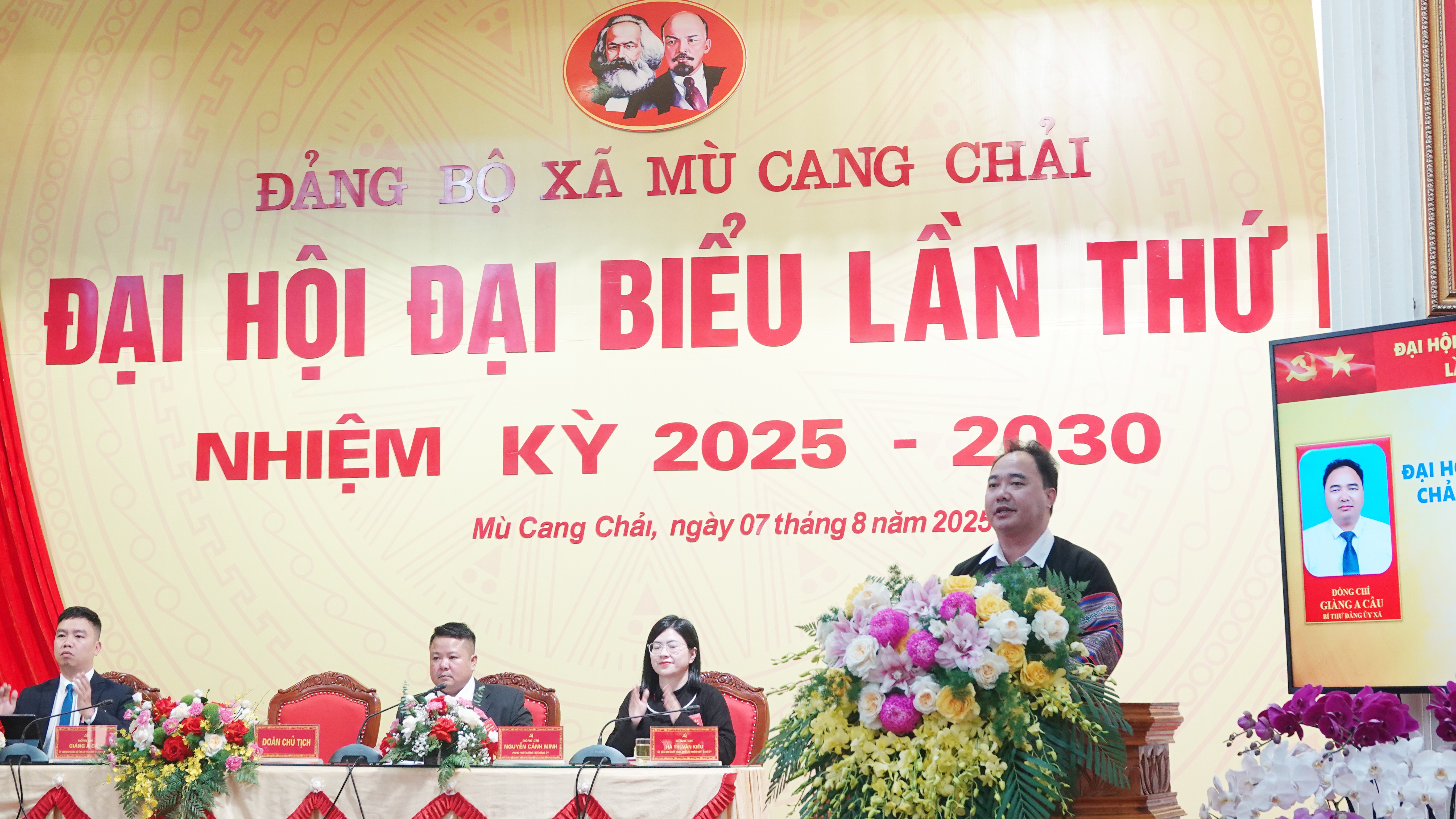 Đồng chí Giàng A Câu, Bí thư Đảng bộ xã phát biểu khai mạc đại hội. dsc09803.jpg