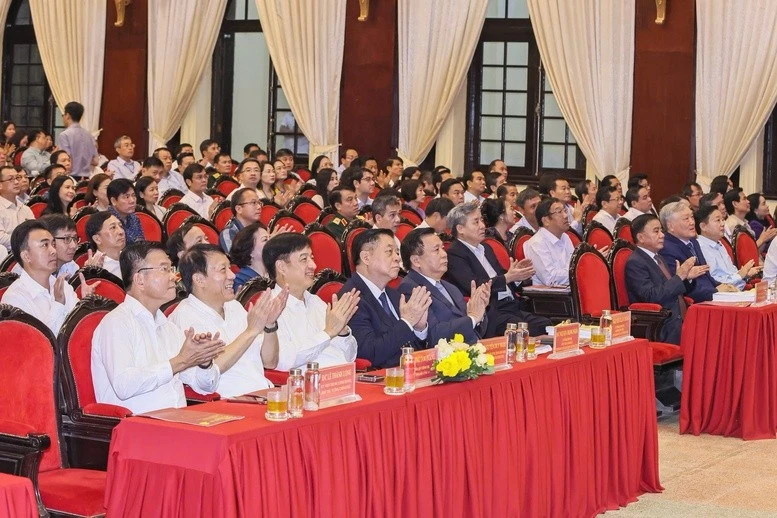 Lãnh đạo Đảng, Nhà nước tham dự Hội nghị.