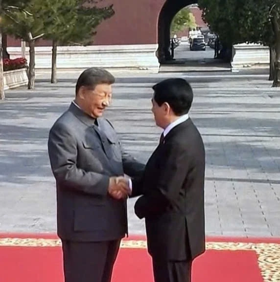 Tổng Bí thư, Chủ tịch Trung Quốc Tập Cận Bình chào đón Chủ tịch nước Lương Cường dự Lễ kỷ niệm.