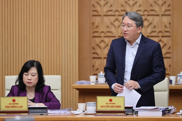 Bộ trưởng Bộ Tư pháp Nguyễn Hải Ninh phát biểu. Bộ trưởng Bộ Tư pháp Nguyễn Hải Ninh phát biểu.