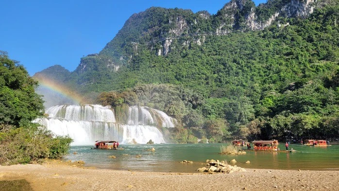 Thác Bản Giốc hùng vĩ giữa núi rừng Đông Bắc