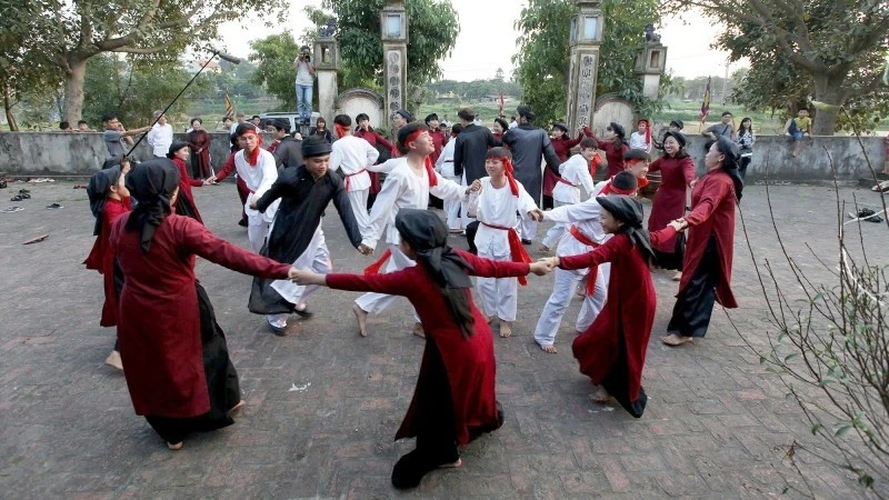 Biểu diễn hát xoan tại Đình Hùng Lô, tỉnh Phú Thọ.
