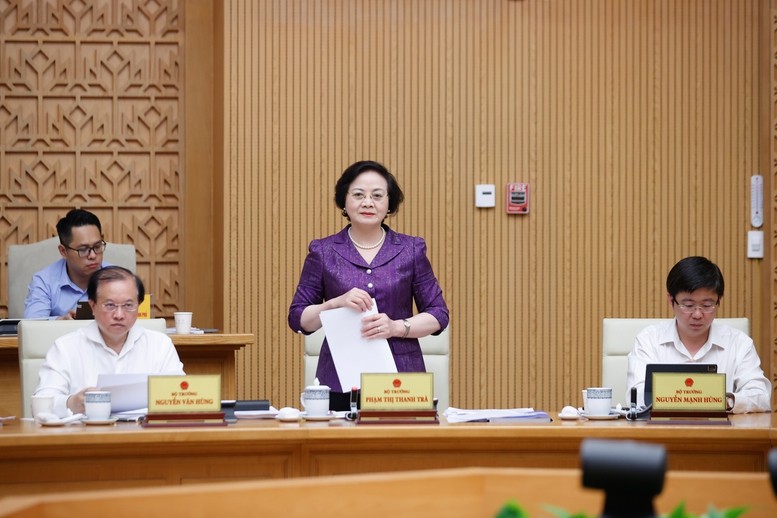 Bộ trưởng Bộ Nội vụ Phạm Thị Thanh Trà phát biểu tại phiên họp. Bộ trưởng Bộ Nội vụ Phạm Thị Thanh Trà phát biểu tại phiên họp.
