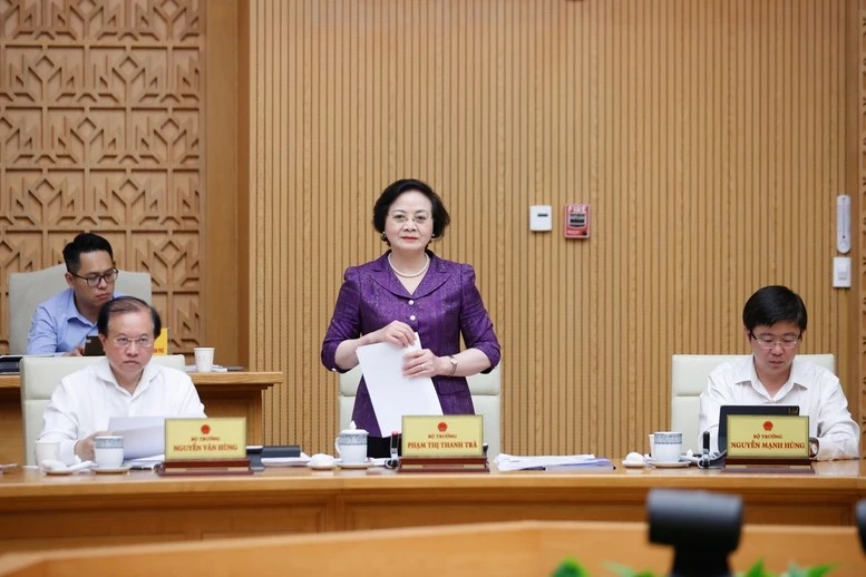 Bộ trưởng Bộ Nội vụ Phạm Thị Thanh Trà phát biểu tại phiên họp.