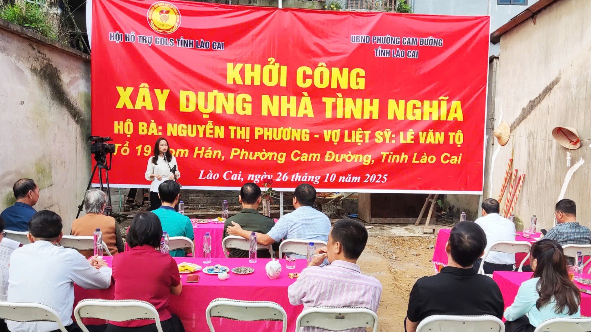 Quang cảnh buổi lễ. z7156183153615-52cbfee8f7e3f9bd618fde3fb12f000d-1-901.jpg