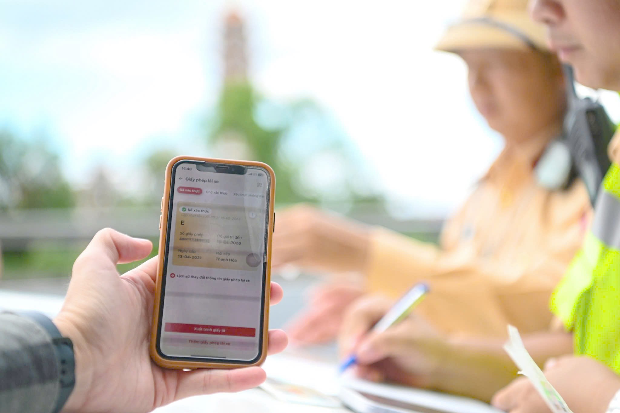 Tính đến tháng 11/2025, rất nhiều loại giấy tờ đã có trên VNeID (Ảnh: N.H).