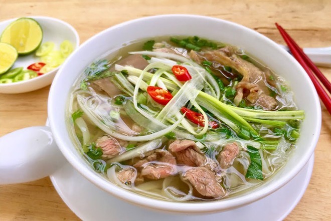 Phở là món ăn đặc trưng của ẩm thực Hà thành. Phở là món ăn đặc trưng của ẩm thực Hà thành.