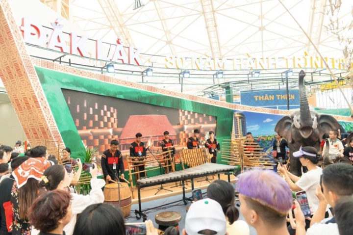 Mỗi hoạt động trình diễn không chỉ có giá trị quảng bá mà còn góp phần giáo dục truyền thống cho thế hệ trẻ hôm nay.