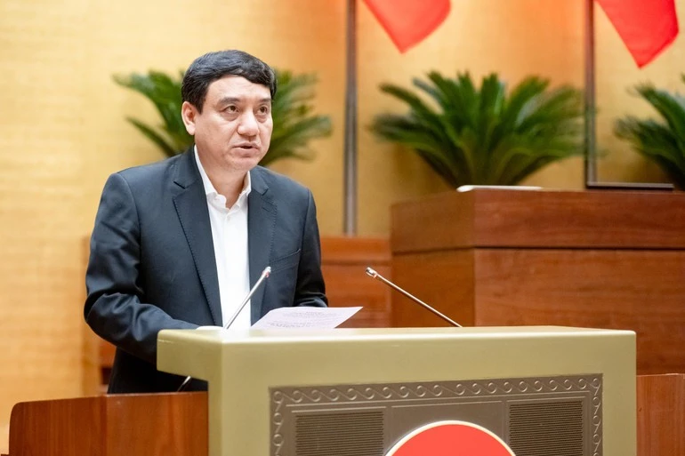 Đồng chí Nguyễn Đắc Vinh phát biểu tại hội nghị.