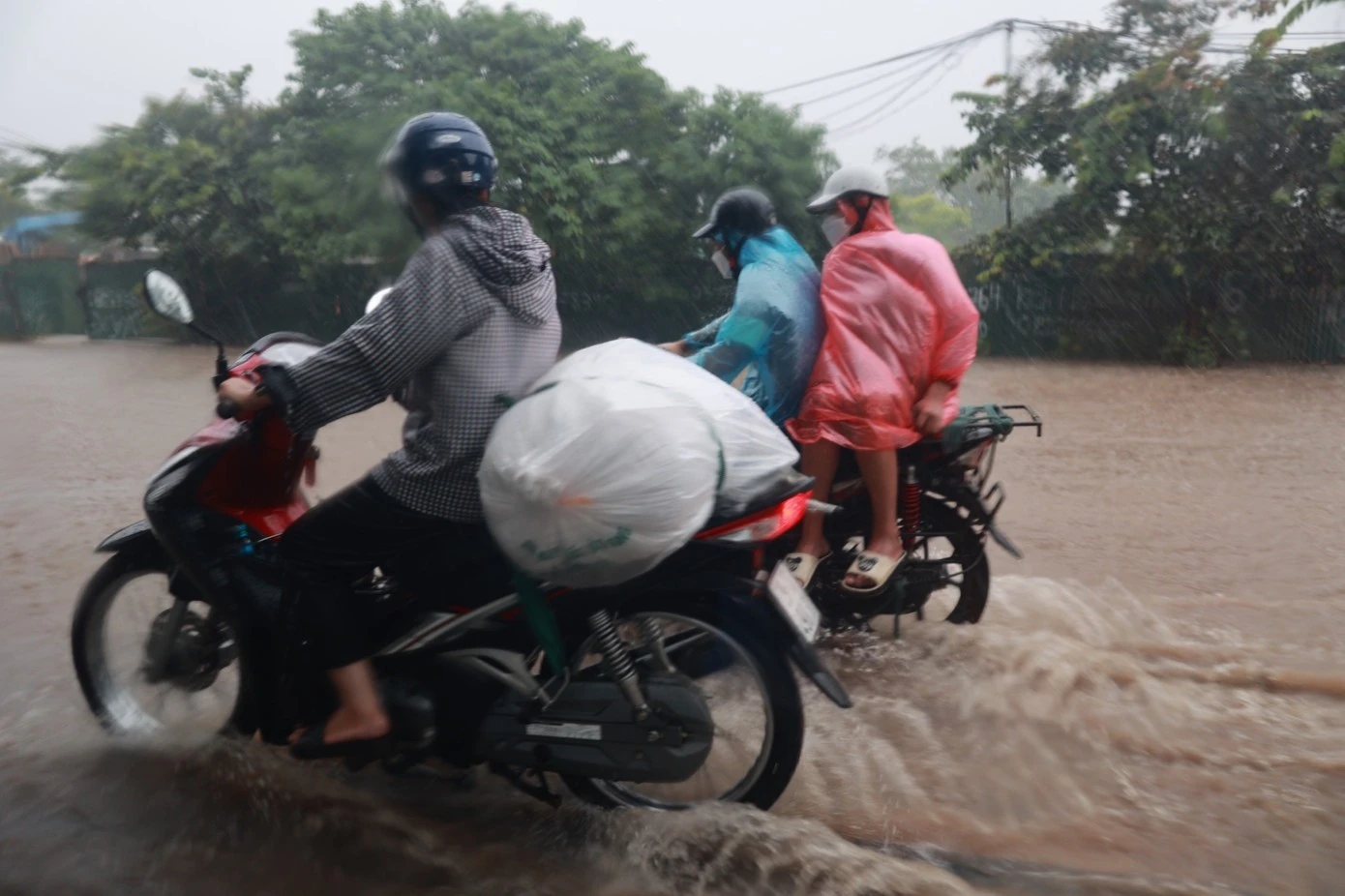 Vùng núi Bắc Bộ có thể đón mưa dông từ chiều tối và đêm nay, cục bộ có mưa to.