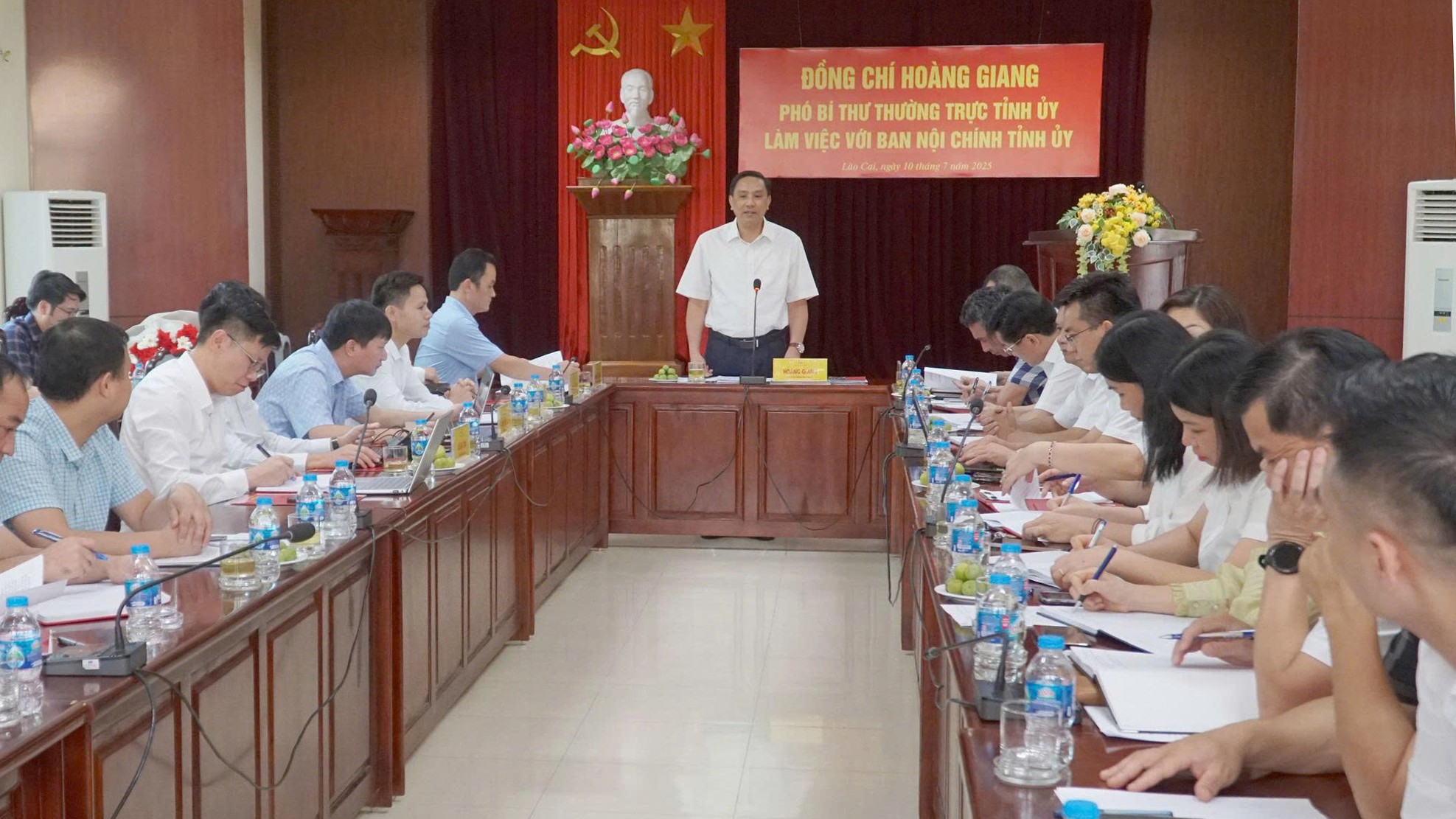 Đồng chí Hoàng Giang, Phó Bí thư Thường trực Tỉnh ủy phát biểu tại buổi làm việc với Ban Nội chính Tỉnh ủy. z6855307266329-ce2326bc971aa6bed65751e9416b1a2c-1711.jpg