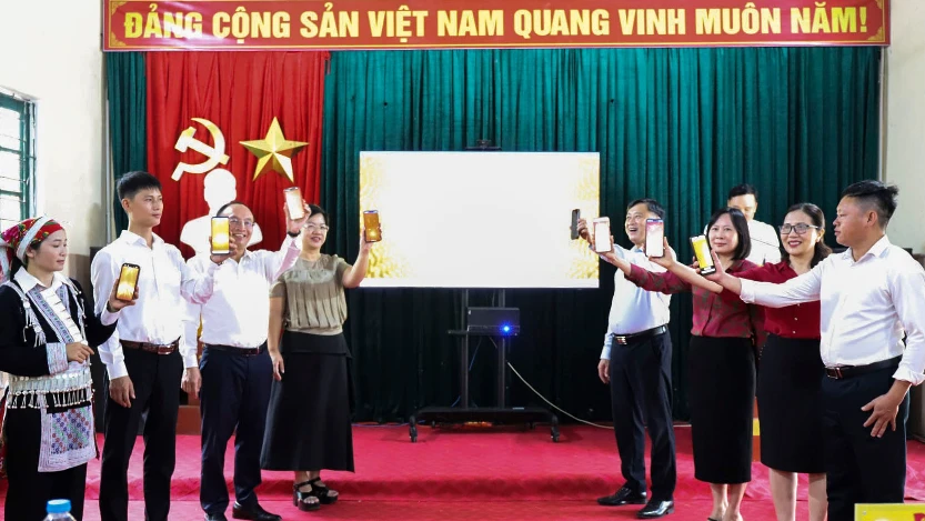 an-nut-ra-mat-mo-hinh-9639.png