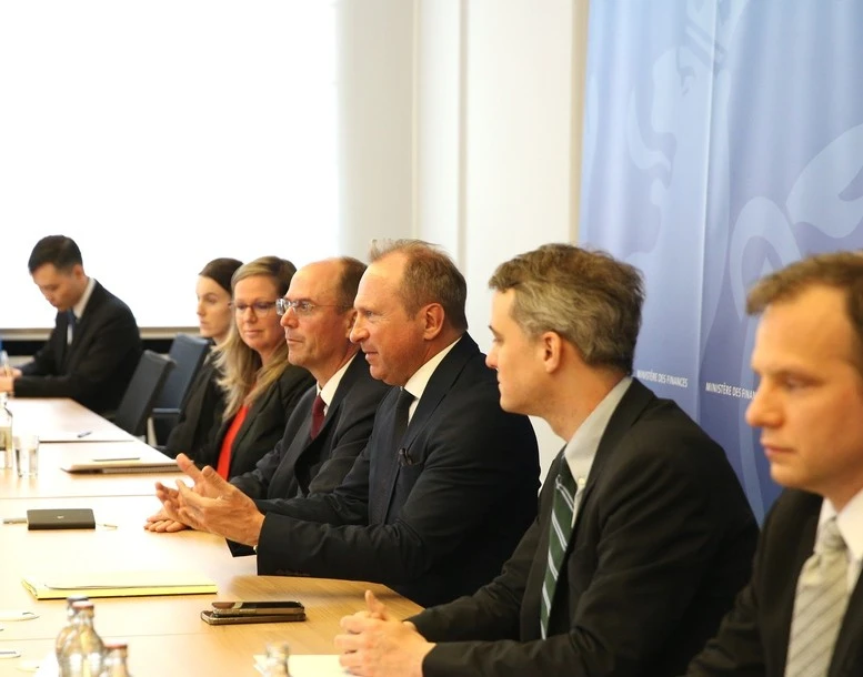 Bộ trưởng Tài chính Luxembourg đánh giá Việt Nam có một hạ tầng tài chính đáng tin cậy và hoàn toàn có cơ sở để xây dựng trung tâm tài chính.