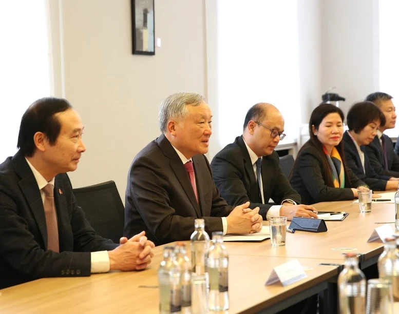 Phó Thủ tướng Thường trực Chính phủ Nguyễn Hòa Bình mong muốn Luxembourg chia sẻ kinh nghiệm và hỗ trợ Việt Nam về các vấn đề thị trường tài chính, phát triển tài chính xanh, quản lý fintech, tài sản mã hóa, tiền mã hóa.