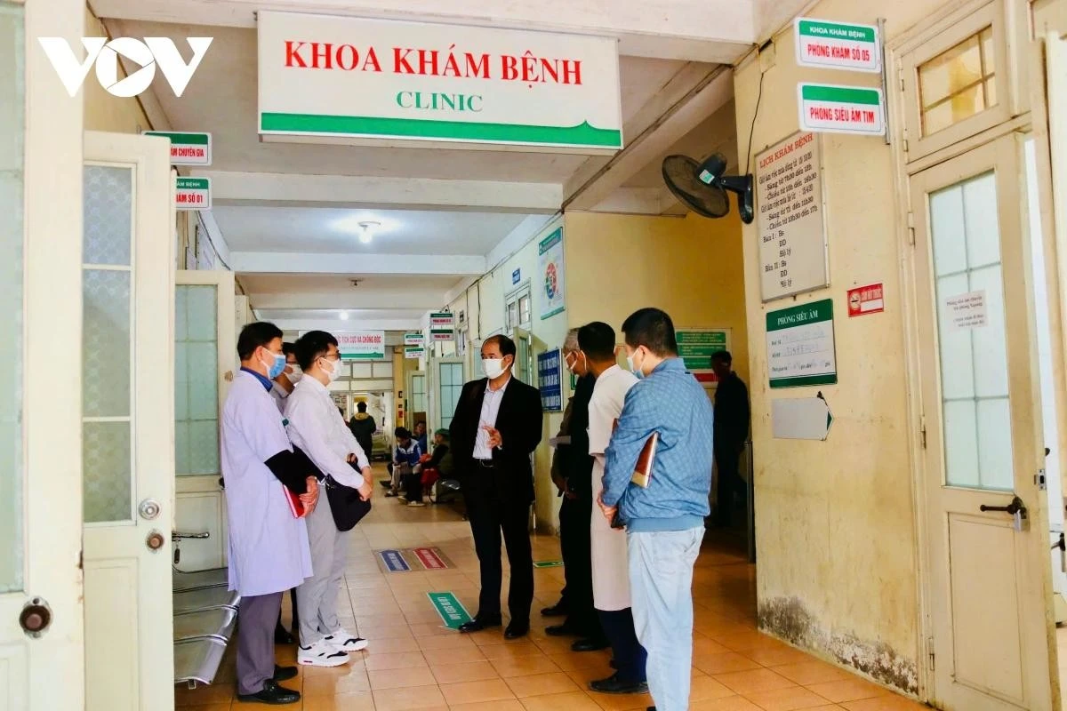 Đoàn công tác của Sở Y tế Lào Cai giám sát dịch sởi tại Bắc Hà.