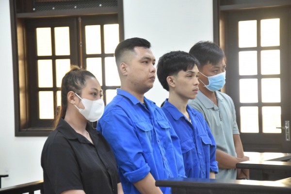 Các bị cáo tại tòa. Các bị cáo tại tòa.