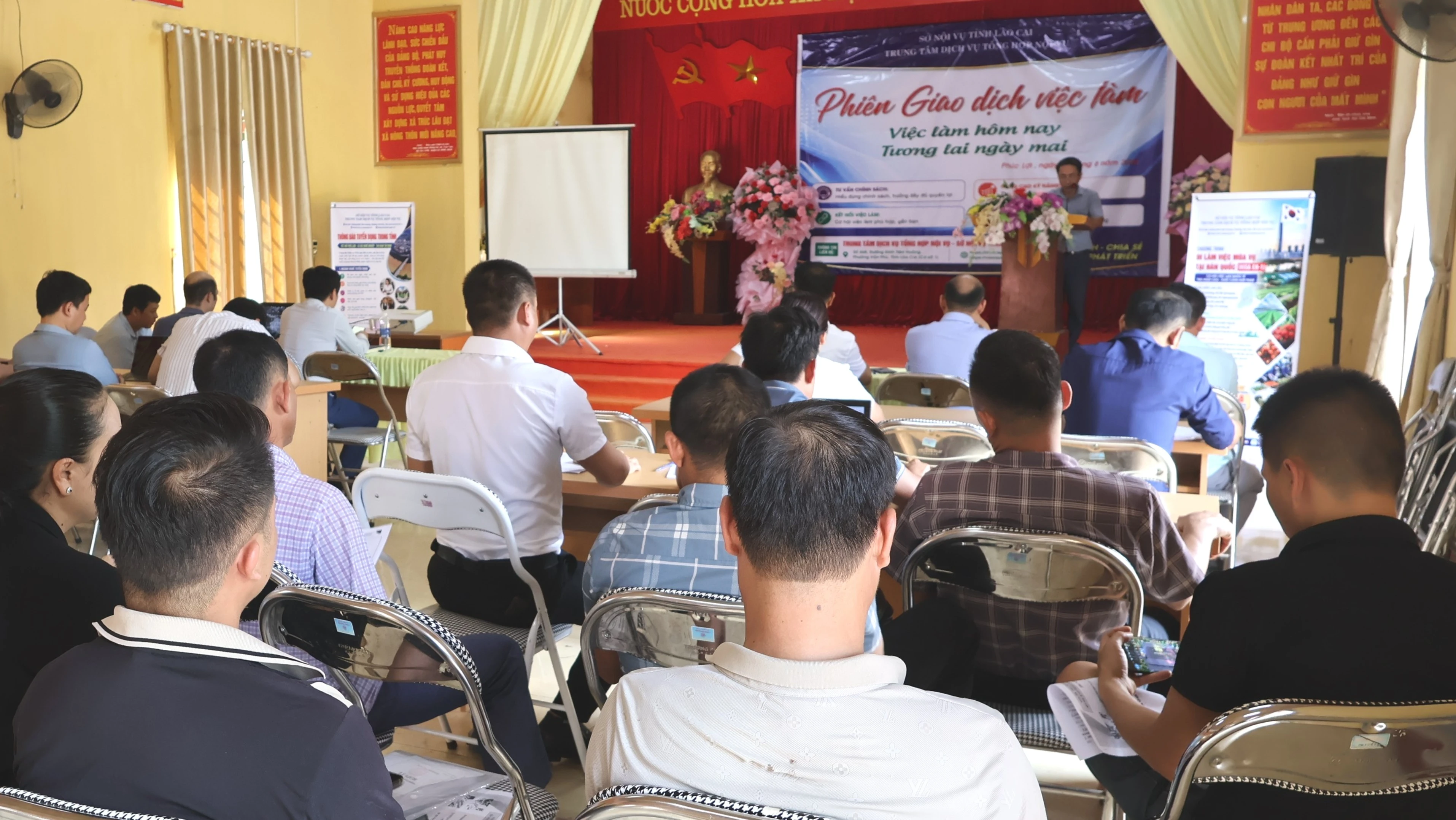 quang-canh-phien-giao-dich-7976.jpg